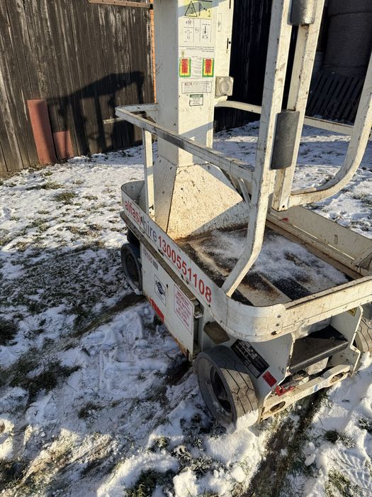 Podnosnik  koszowy jlg es1230