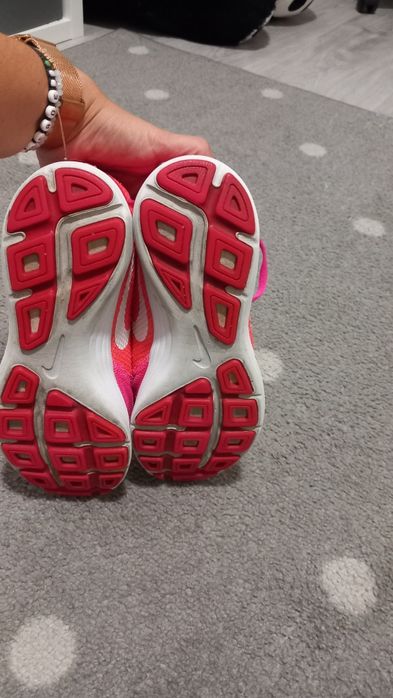 Ténis Adidas Originais  para uma bela caminhada.