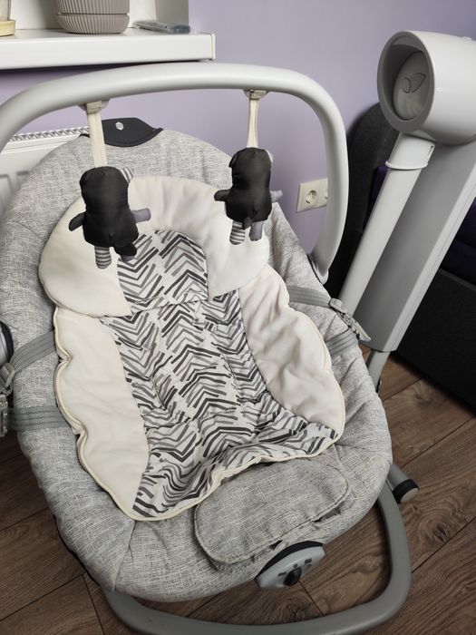 Заколисуючий цент Joie 2в1