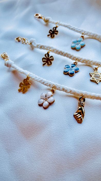 Pulseiras feitas à mão