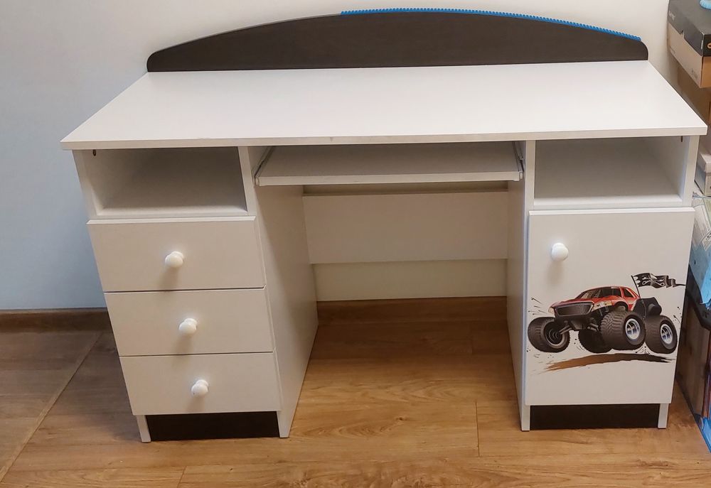 Meble-pokój dziecięcy, biurko dla chłopca, biurko z grafiką