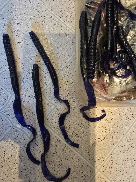 Спінінги, гачки...