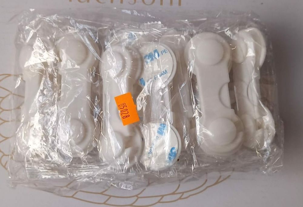 Blokady szafek zabezpieczających przed dziećmi