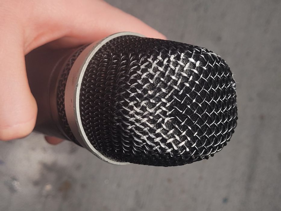 Бездротовий ручний мікрофон AKG HT470