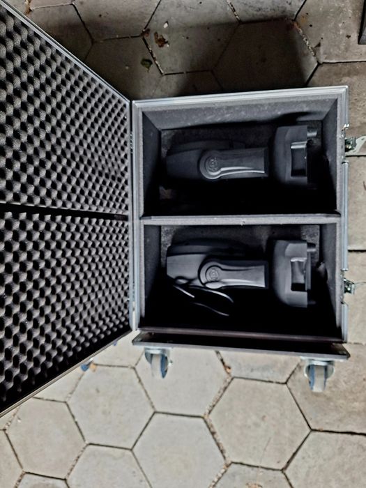 4 Głowice ADJ Focus Spot 2X + 2 casy na kołach