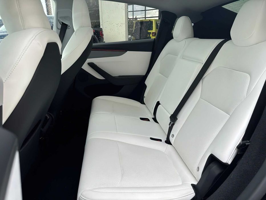 Tesla Model Y      2026