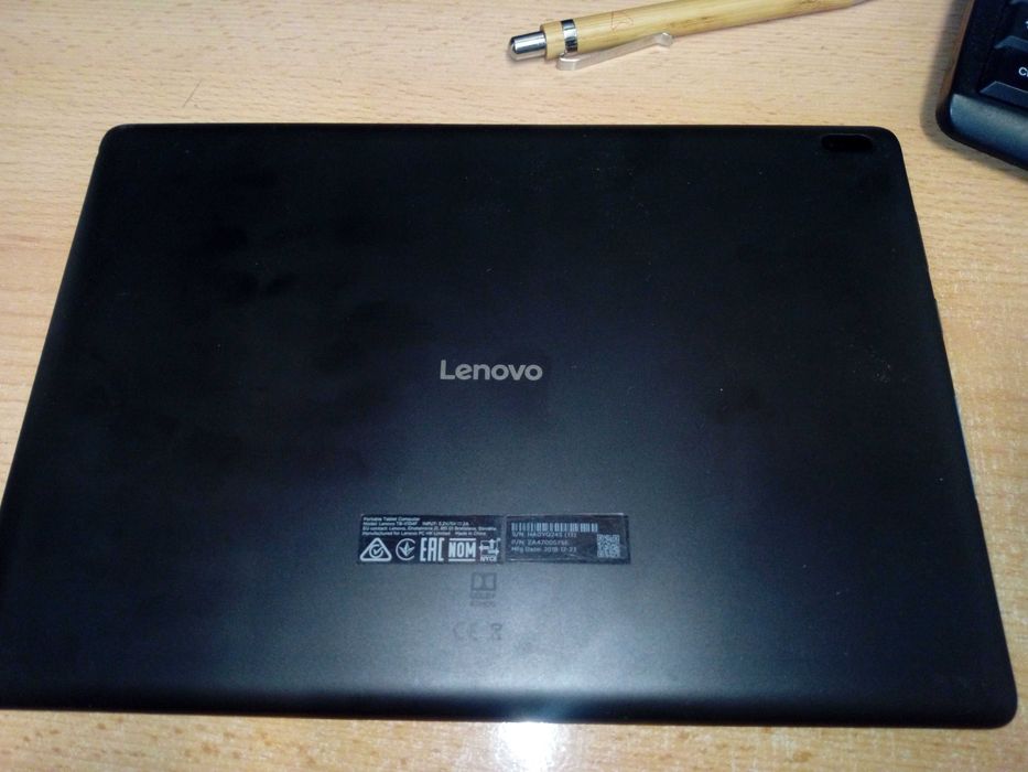 Tablet Lenovo TB-X104F 2/32GB stan idealny