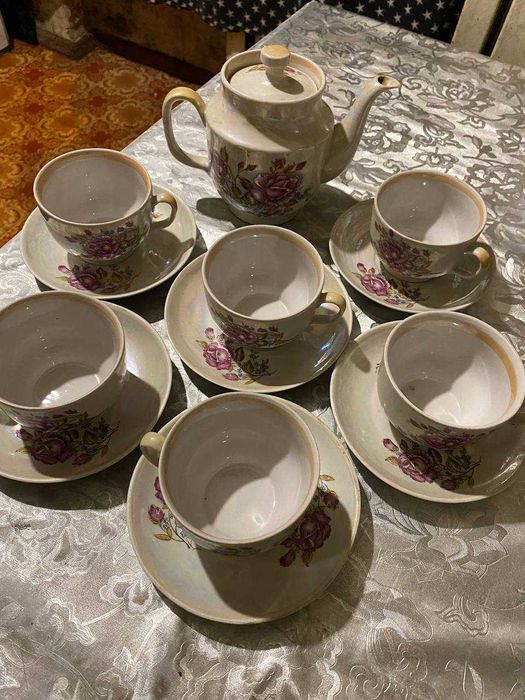 Продам сервиз старый на 6 персон