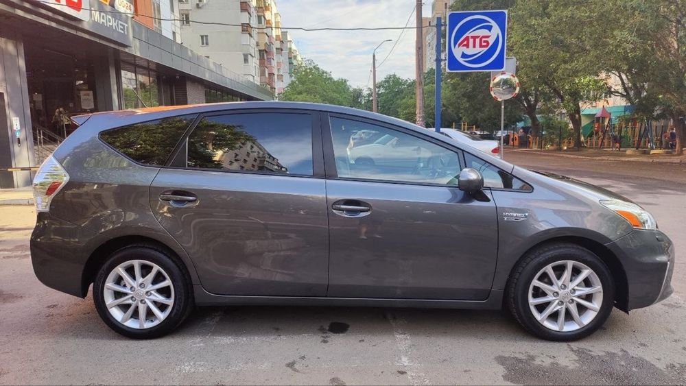 Продам Тoyota prius v 2014, 1,8 phev , газ