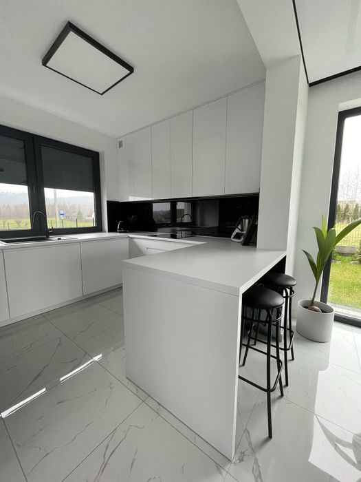 Meble na wymiar-kuchnie-szafy-garderoby-stoły-wyposażenie wnętrz