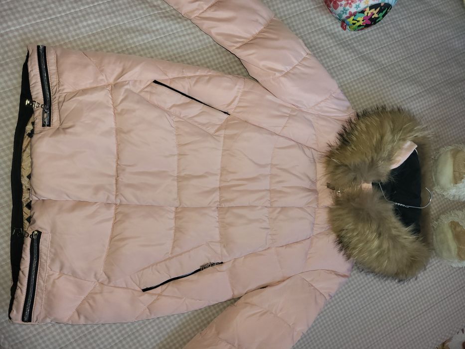 Зимній жіночий пуховик