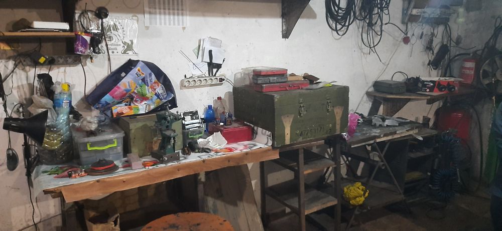Продам гараж с погребом с ямой и со станками...