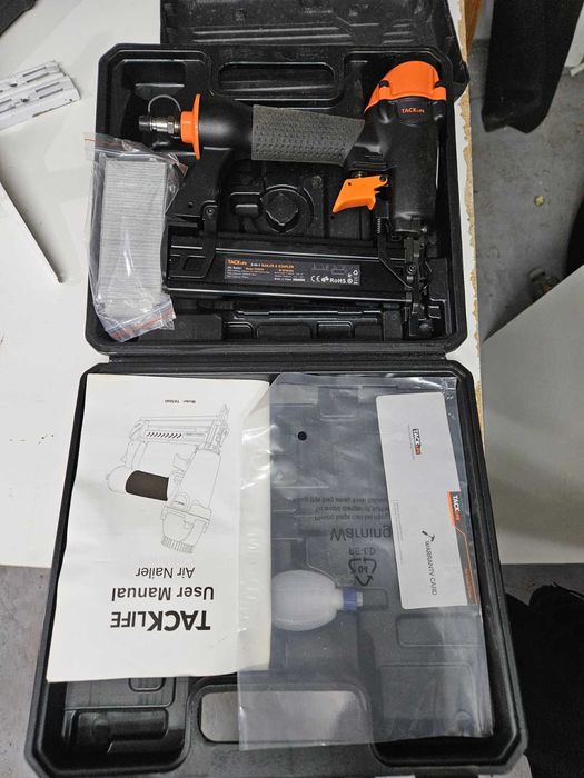 Pistola Pneumática de agrafos e pregos