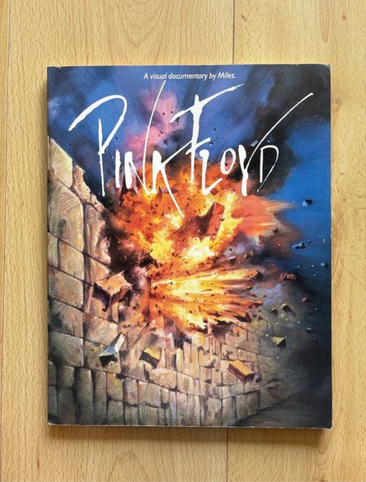 Livro “Pink Floyd - A Visual Docummentary By Miles