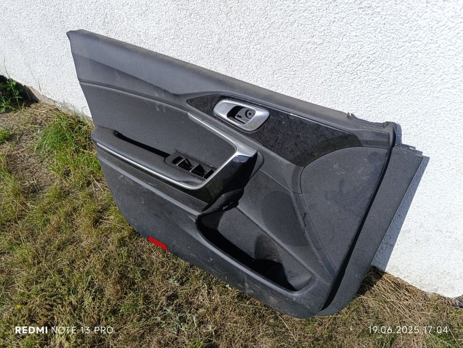 Tapicerka boczek drzwi kia ceed 3