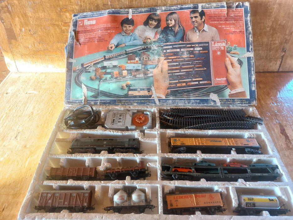 kolejka z szynami elektryczna