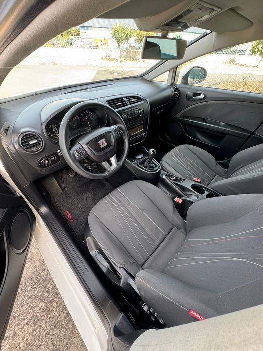SEAT Leon 2011 1.9 TDI – Gasóleo Vendo Seat Leon de 2011, a gasóleo, com menos de 195.000 km.  Pneus novos  Bateria nova Revisão feita