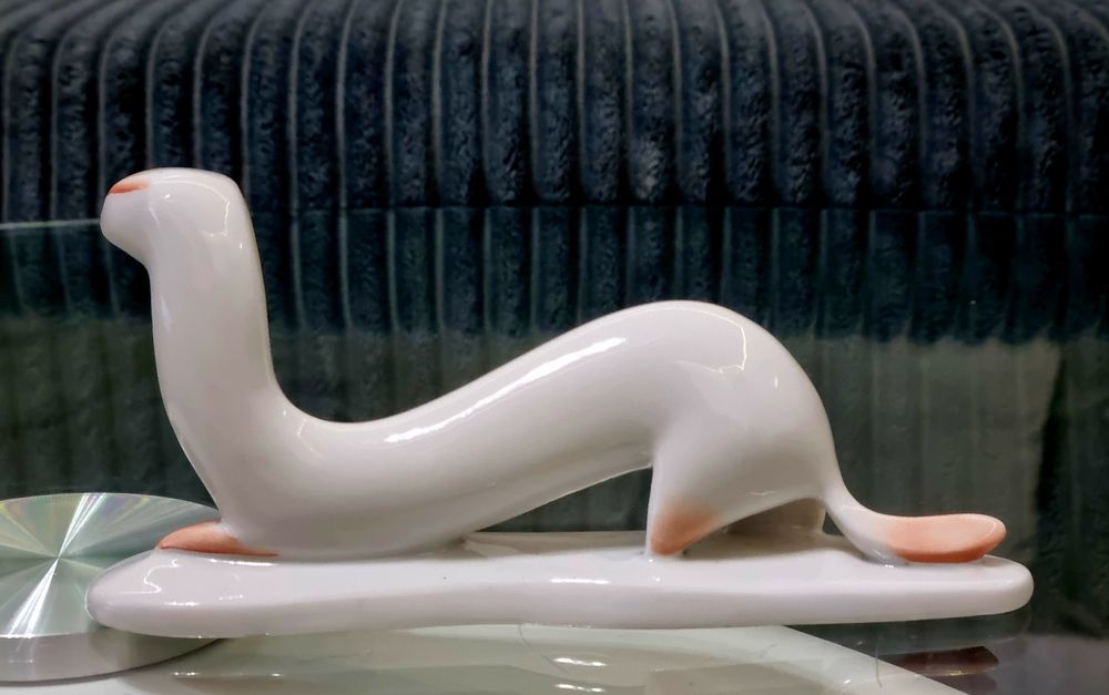 Sygnowana figurka Łasiczka M. Naruszewicz, Ćmielów, 1956 r.