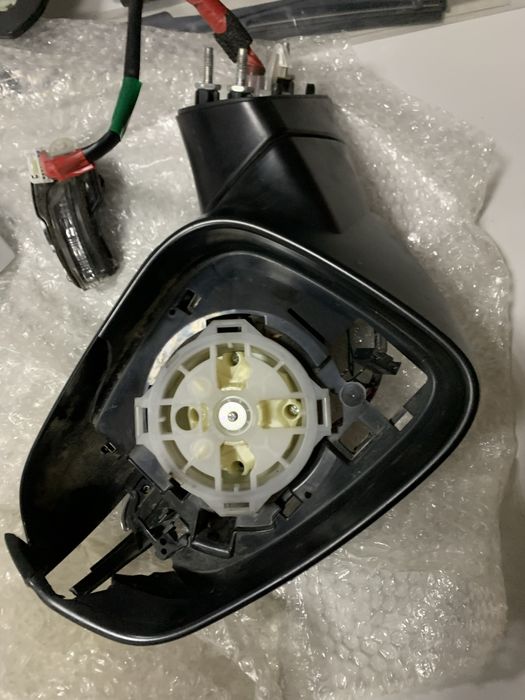 Продам правое зеркало по частям lexus nx 2016 год