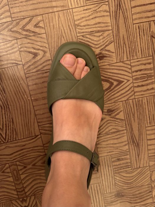 Жіночі босоніжки на платформі Estro