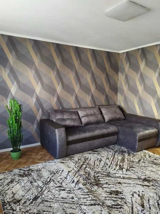 Продам трехкомнатную квартиру, Чешка, ж/м Левобережный 3, проспект Мира, Караван