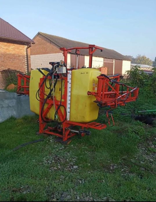 Opryskiwacz marki Rau 2001 rok