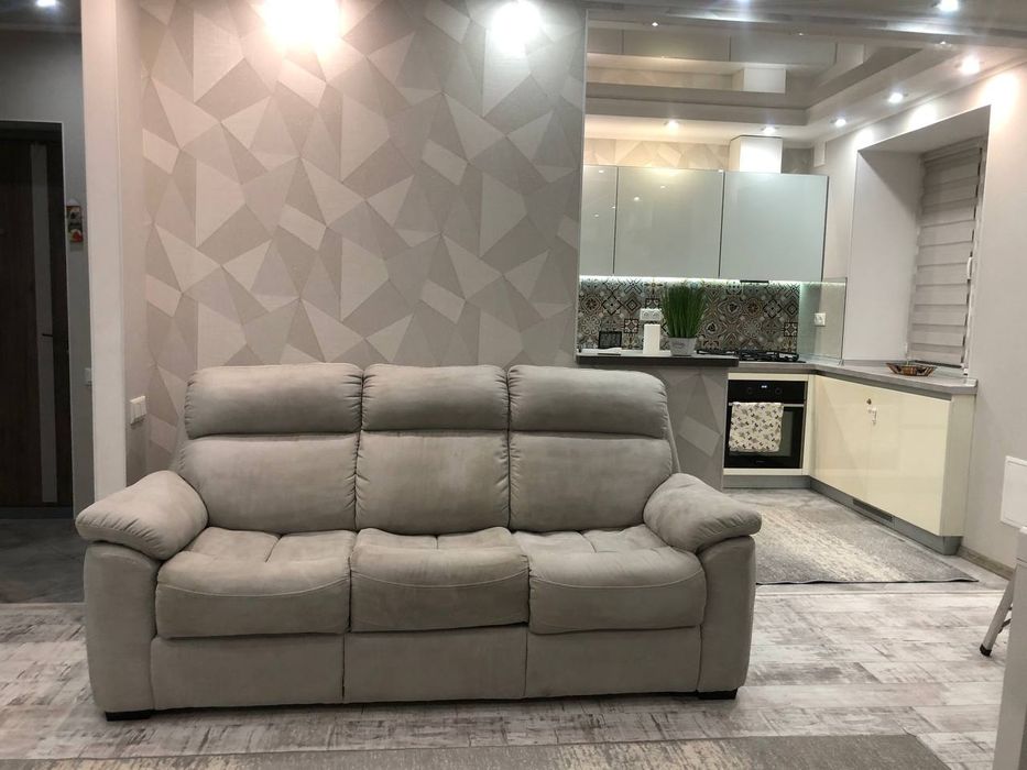 Здам 3-кімнатну квартиру подобово. Можно з дитиною. Центр міста.Люкс!