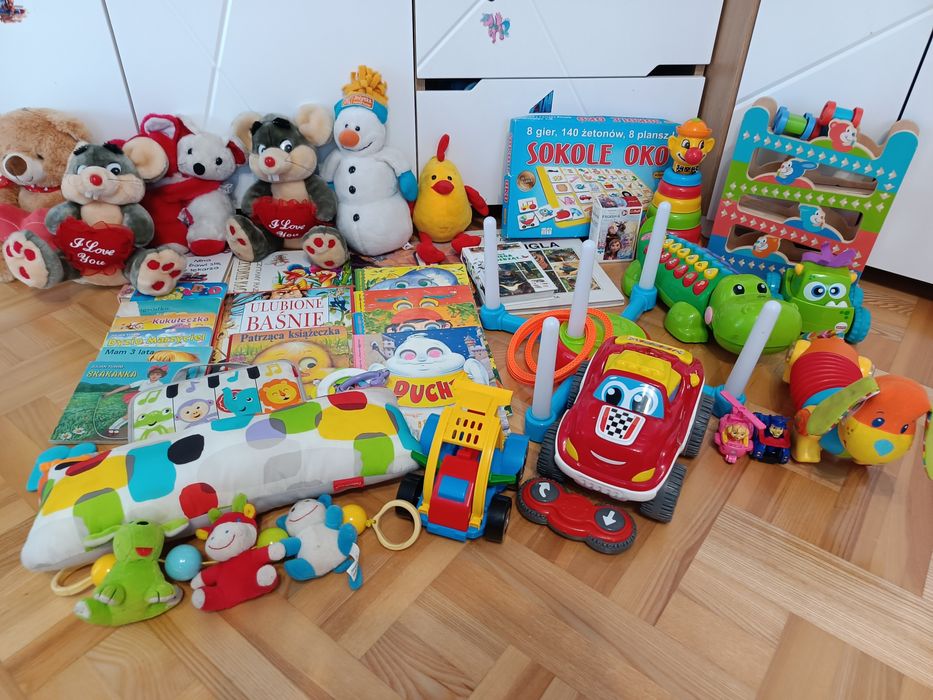Zabawki, gry, książeczki, misie.