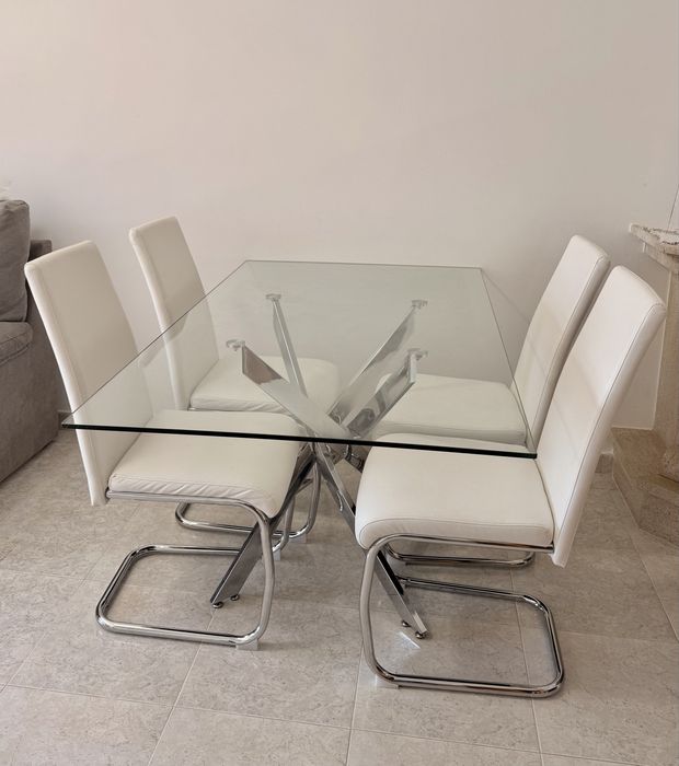 Mesa com 4 cadeiras