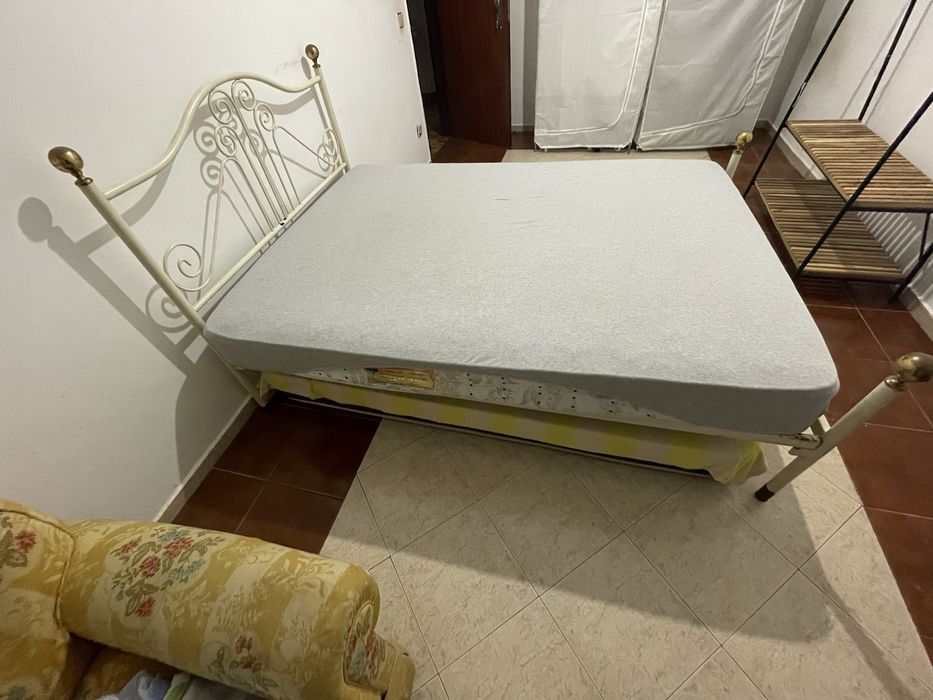 Cama de casal bom estado