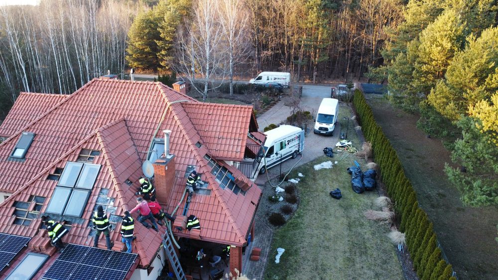 Naprawy dachów po kunach / kuna na dachu /  Izolacje pianą i celulozą