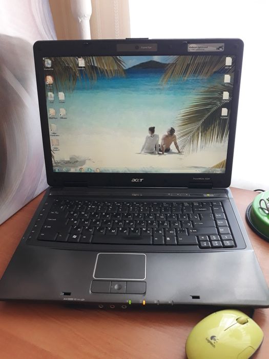 Ноутбук Acer в рабочем состоянии