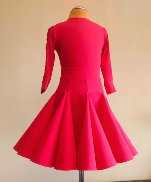 Рейтингова сукня, 2 спідниці