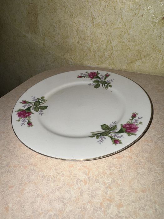 Тарілка  з квітковим візерунком