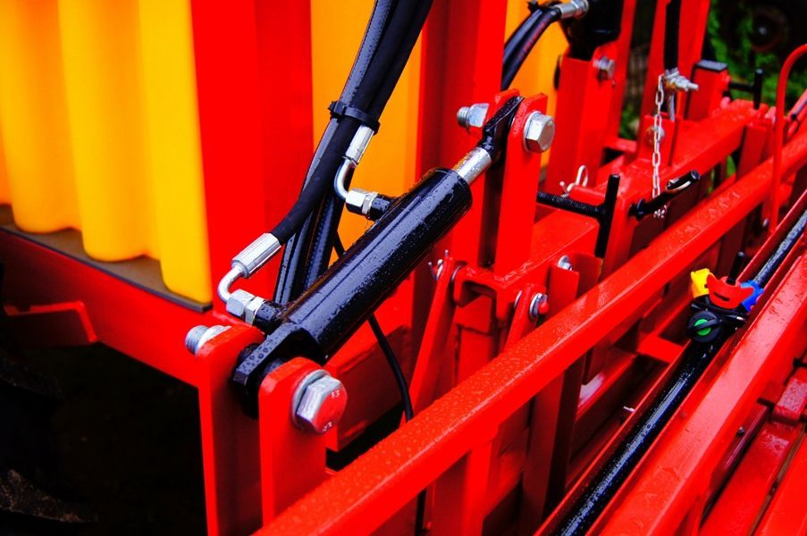 OPRYSKIWACZ nowy 1500 litrów 15 metrów PPHU MICHALSKI