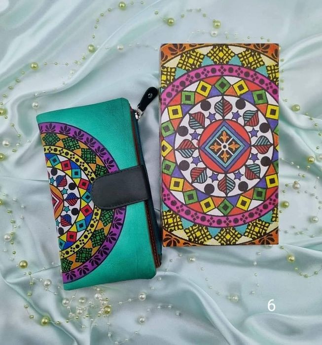 Carteira em pele 
Novo na caixa 
Tamanho 14*10