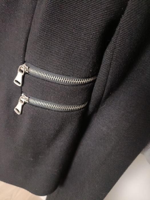 Taliowana marynarka czarna Reserved 36 z zamkami i poduszkami