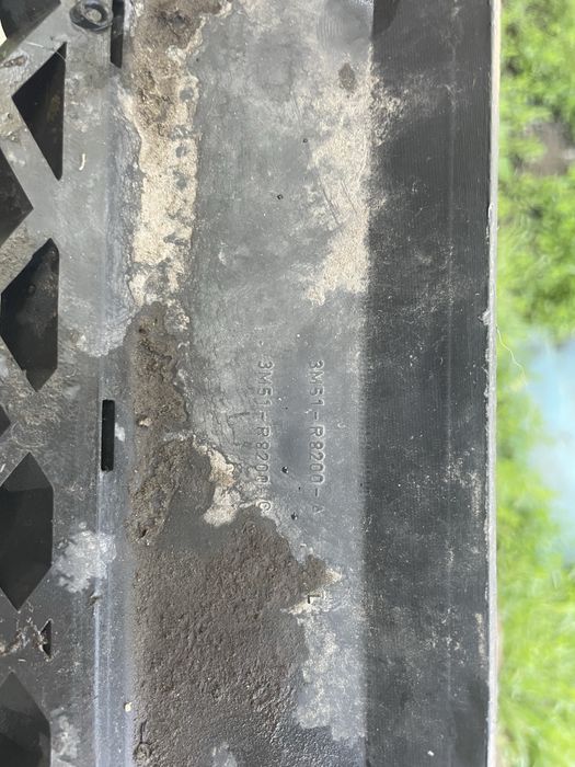 Продам решітку радіатора Ford C-Max оригінал 3m51-r8200-a 3m51-r8200-c