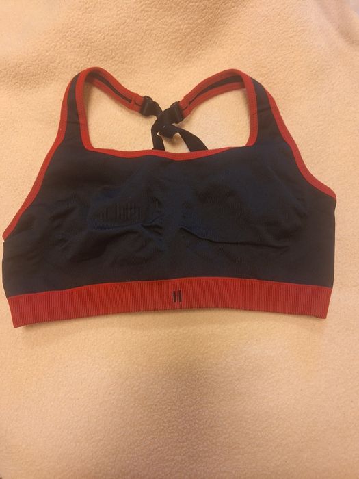 Biustonosz sportowy triumph