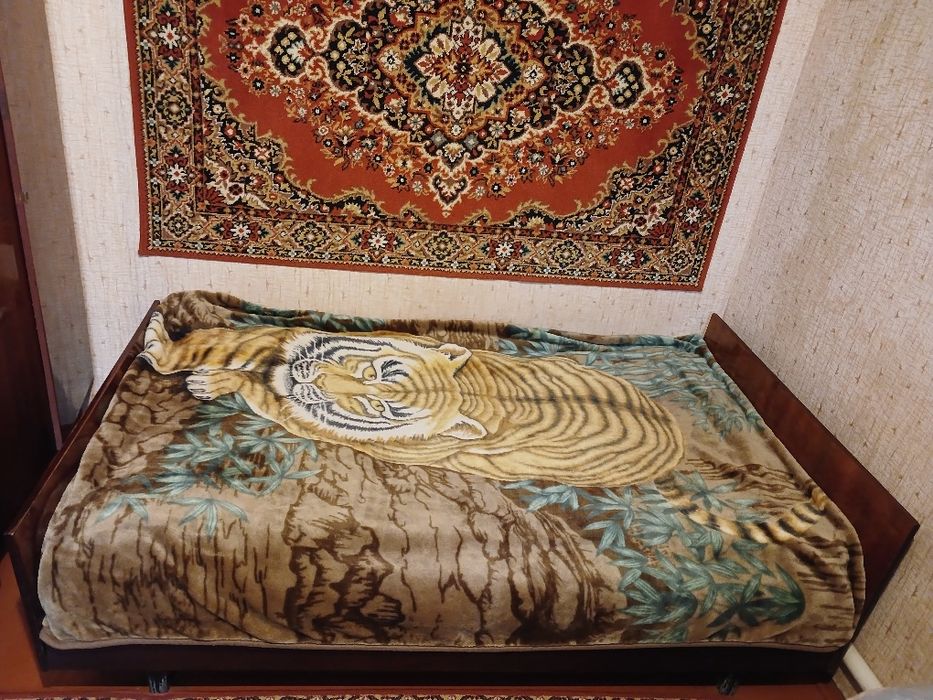 Продам б/у ліжко.