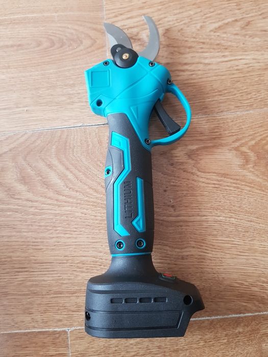 Sekator ogrodowy do baterii makita