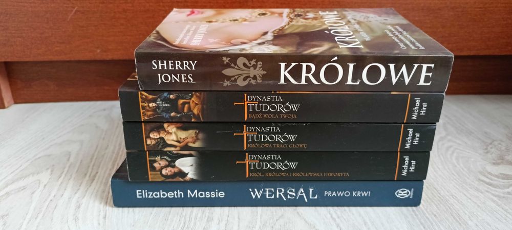 Massie Dynastia Tudorów Wersal Prawo krwi Jones Królowe Władza Intrygi