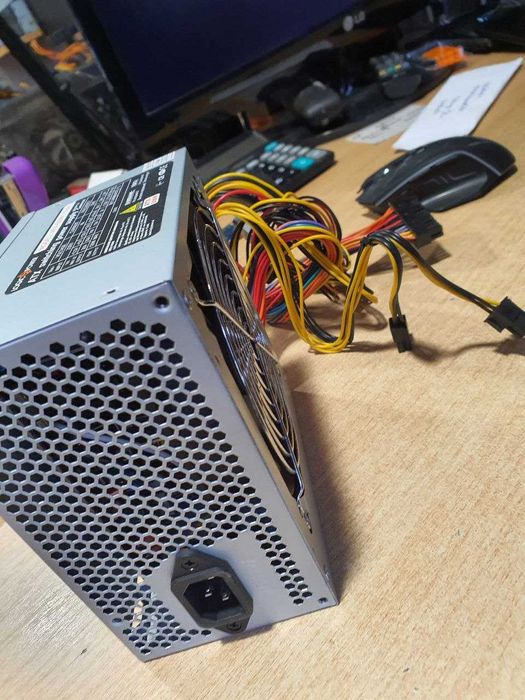 Блок питания Logic Power 500 Вт нерабочий. кулер 120 мм.