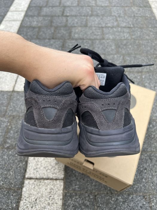 Adidas Yeezy Boost 700 V2 Vanta buty sneakersy czarne 45 1/3