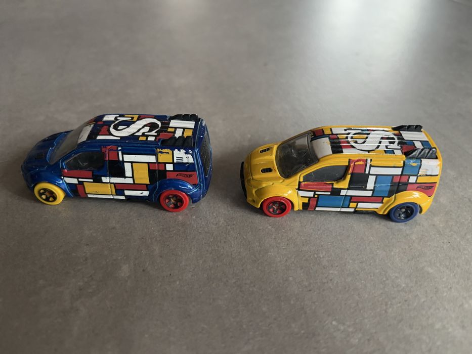 Resoraki Hot Wheels 2X Ford Transit Connect