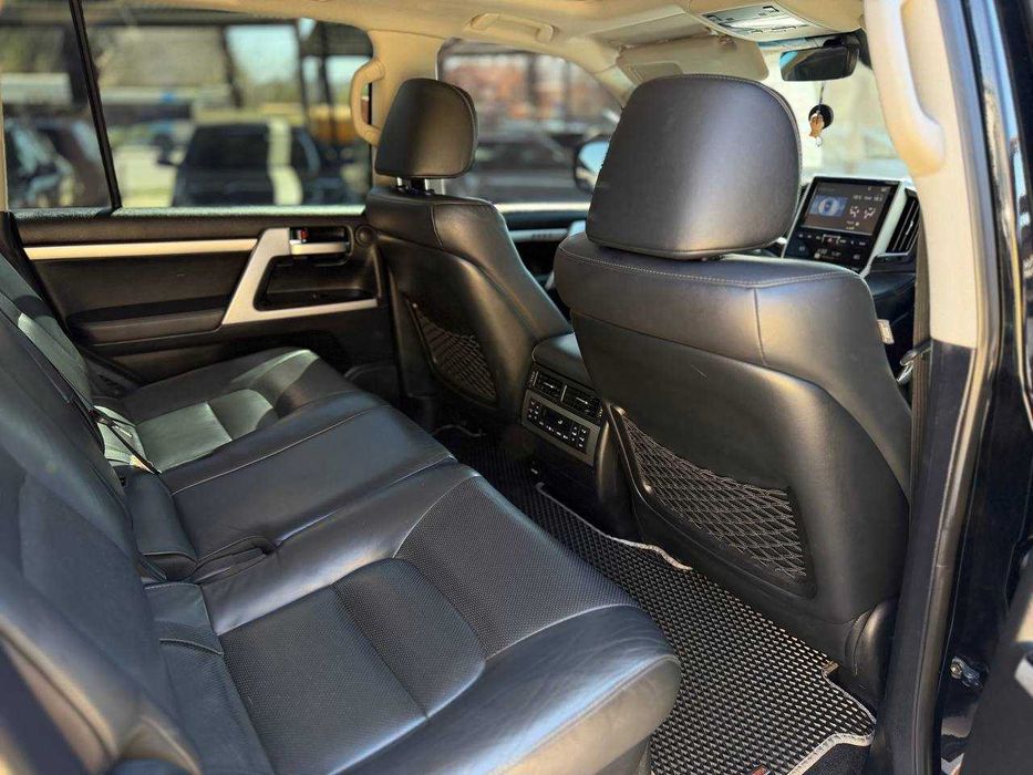 Toyota Land Cruiser 200