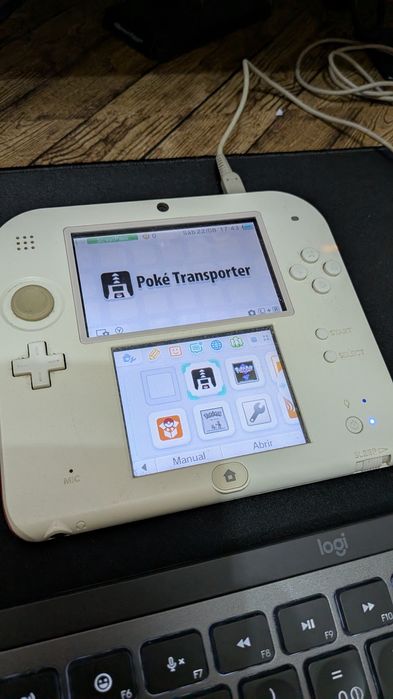 Nintendo 2DS com Poke Transporter e Poke Bank