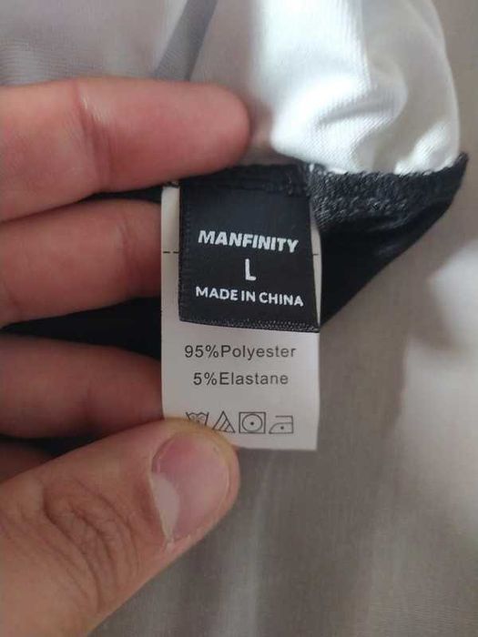Camisola com gradiente preta e branca