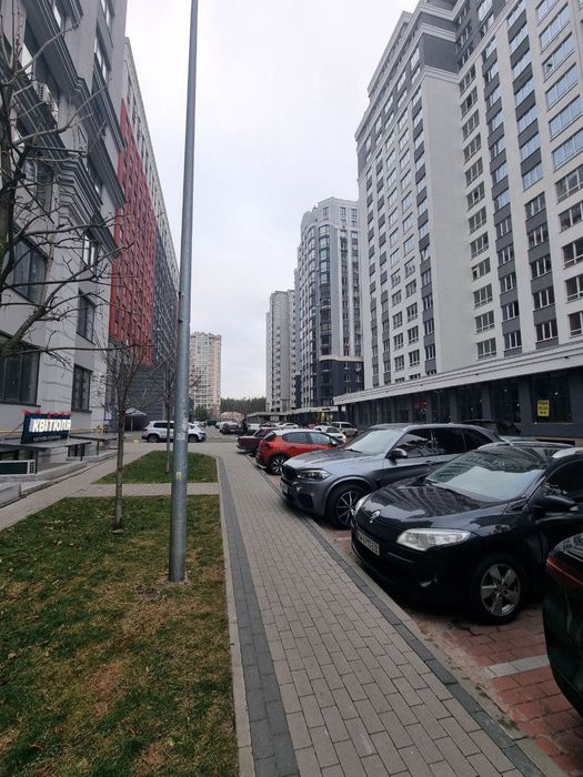 Продам комерцію з окремим входом Фасад