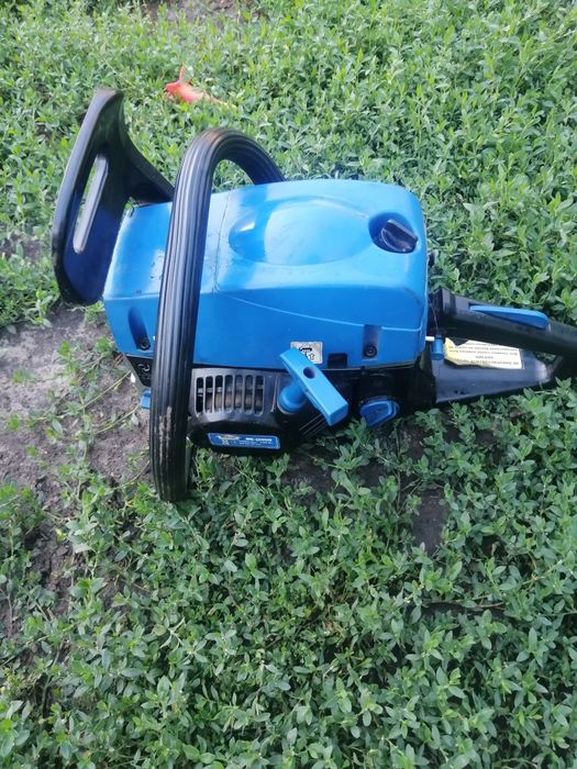 Продам бензопилу